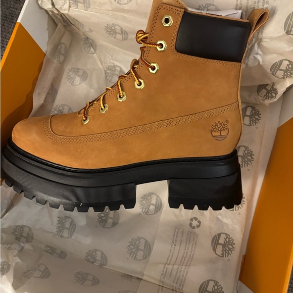 BRAND NEW! Timberland Women’s Sky 6” Lace-Up Boots 8.5 with original box! - Picture 4 of 11